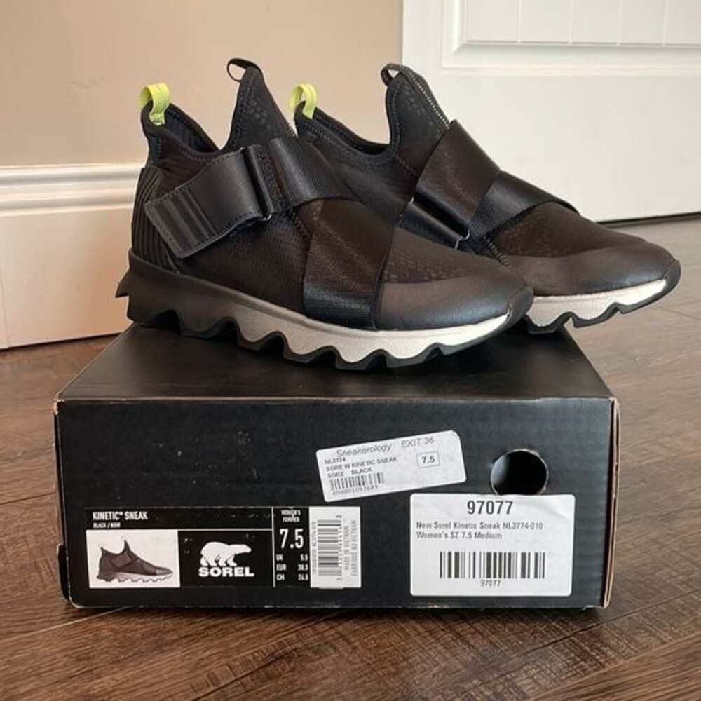 Sorel Kinetic Sneak black with neon yellow/green details item number NL3774